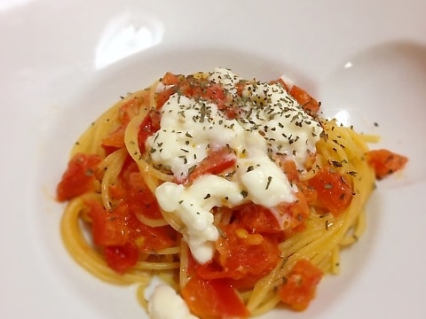 イタリア人ってスゴイ！シンプルなトマトパスタ